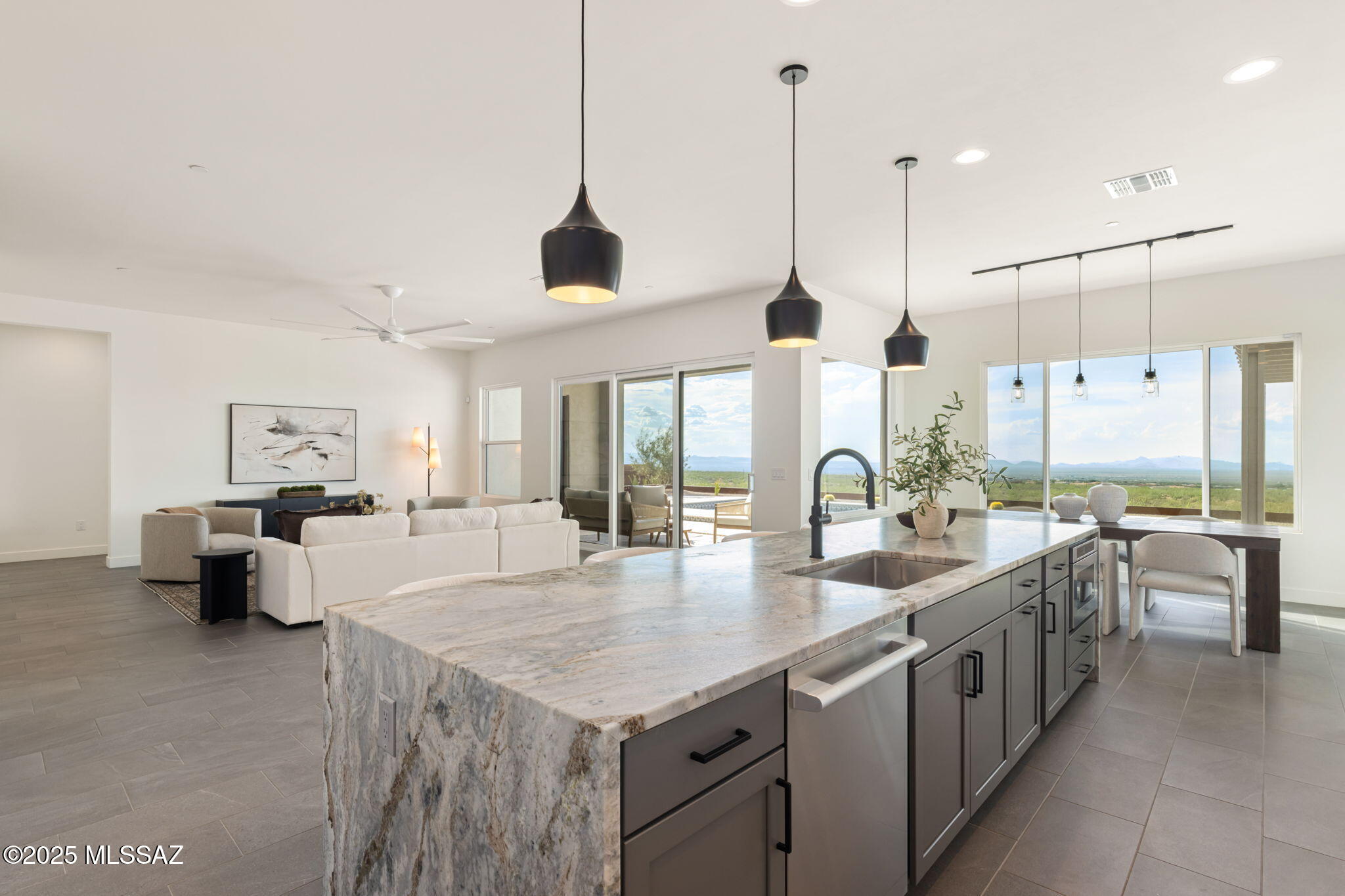 18565 Ava Rdg Pl. Vail, AZ 85641 - Photo 10 of 48 Gallery Image 10