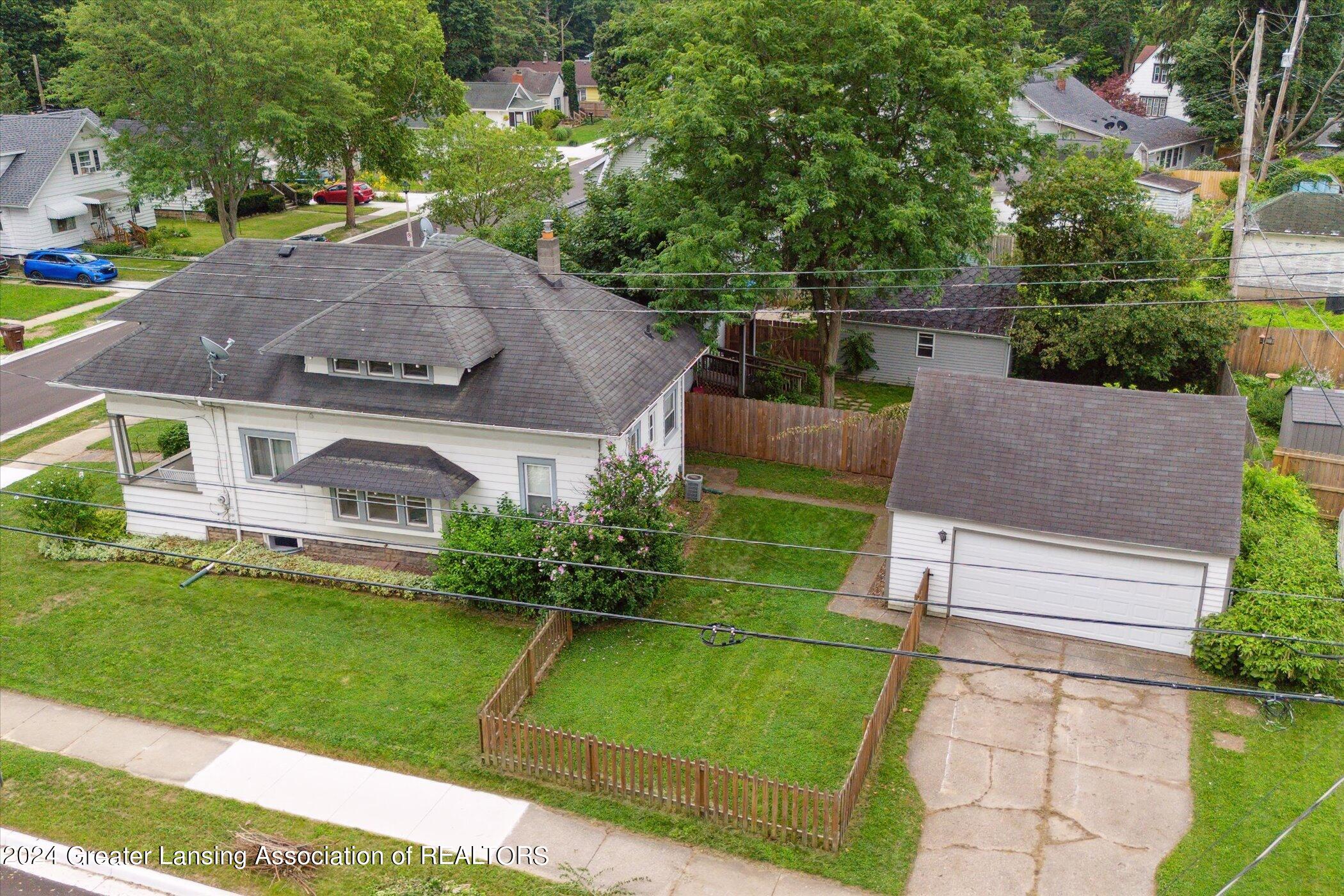 2400 Strathmore Road Lansing, MI 48910 - Photo 4 of 44 04-2400-Strathmore-Rd-Lansing-MI-48910-W