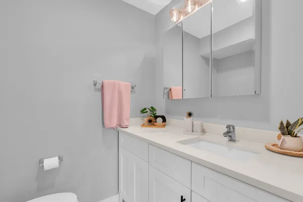 $1,925 | 1375 Rebecca Drive, Unit 323, Hoffman Estates, IL 60169