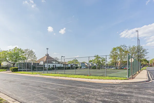 $1,925 | 1375 Rebecca Drive, Unit 323, Hoffman Estates, IL 60169