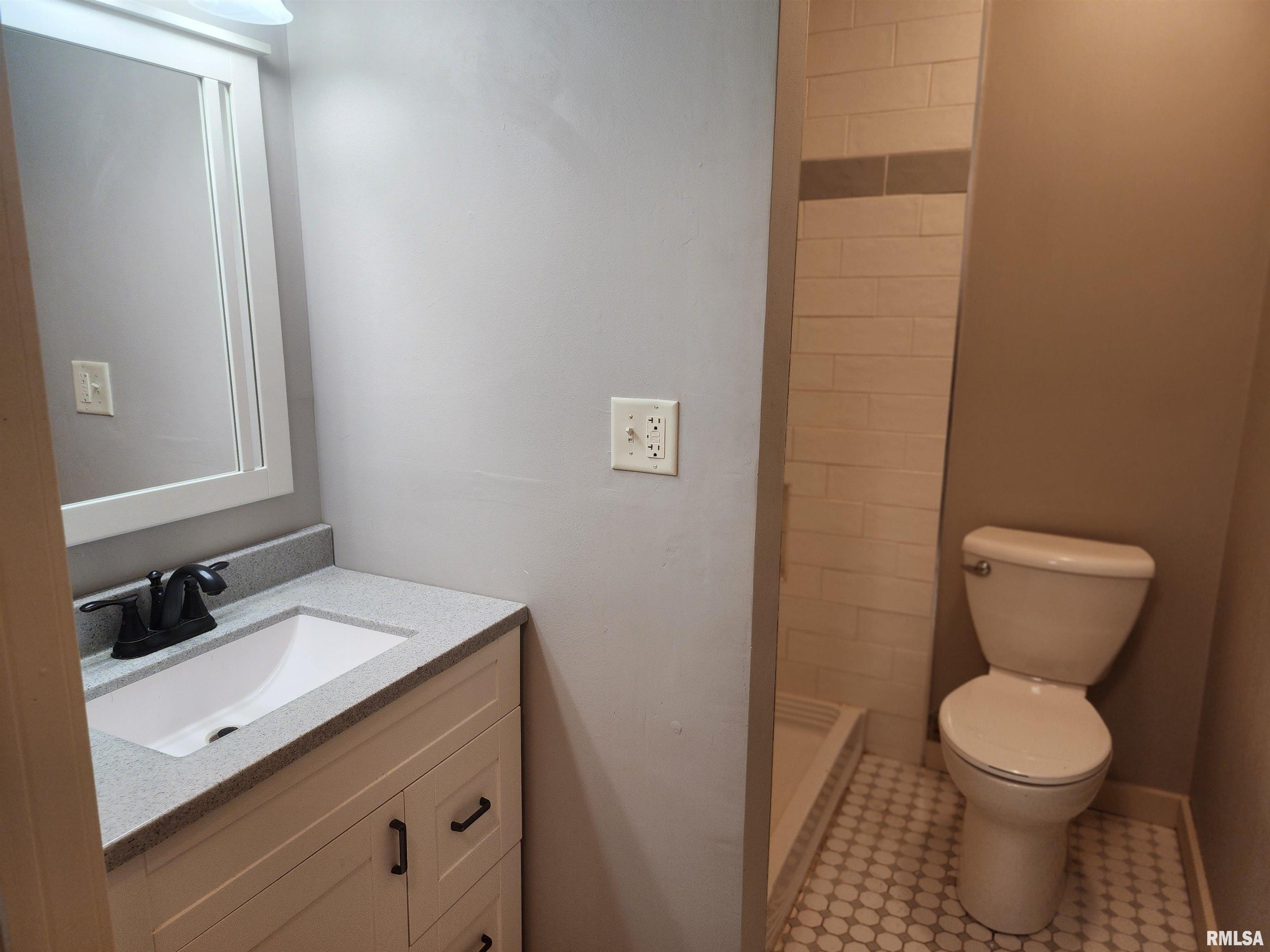 304 Southwest Arch Street Atlanta, IL 61723 - Photo 14 of 23