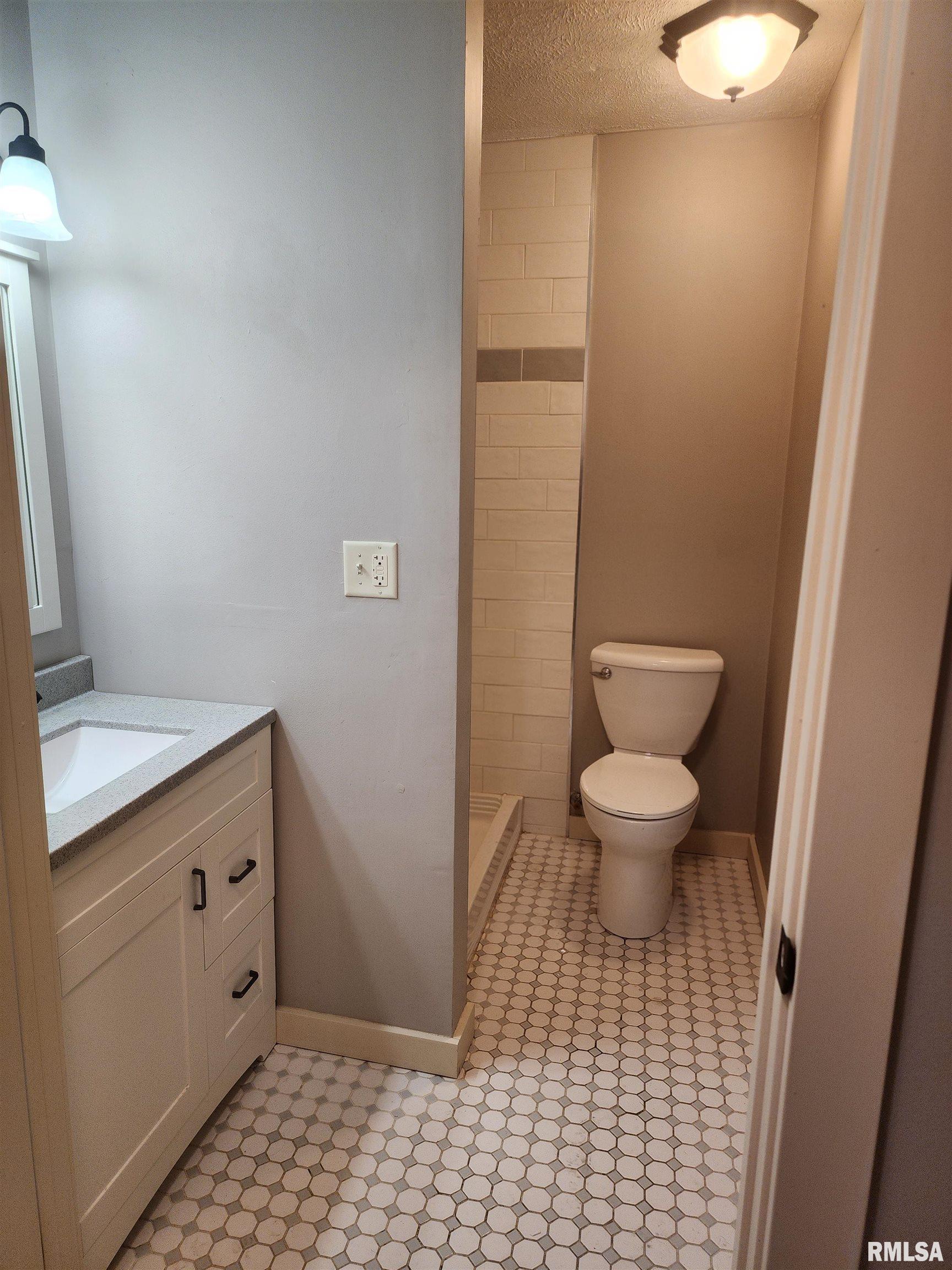 304 Southwest Arch Street Atlanta, IL 61723 - Photo 15 of 23