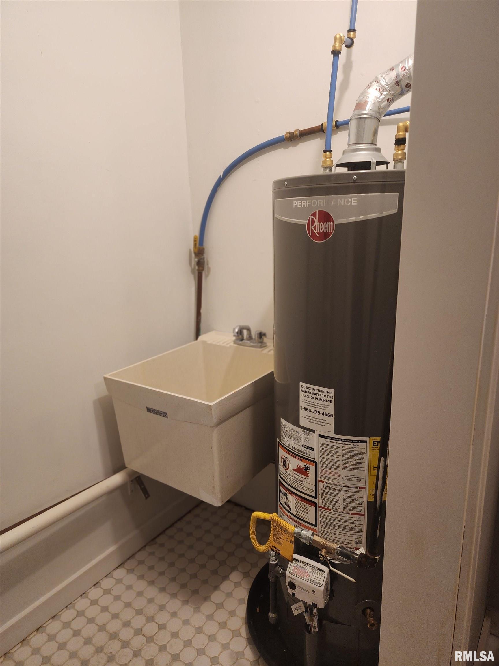 304 Southwest Arch Street Atlanta, IL 61723 - Photo 18 of 23