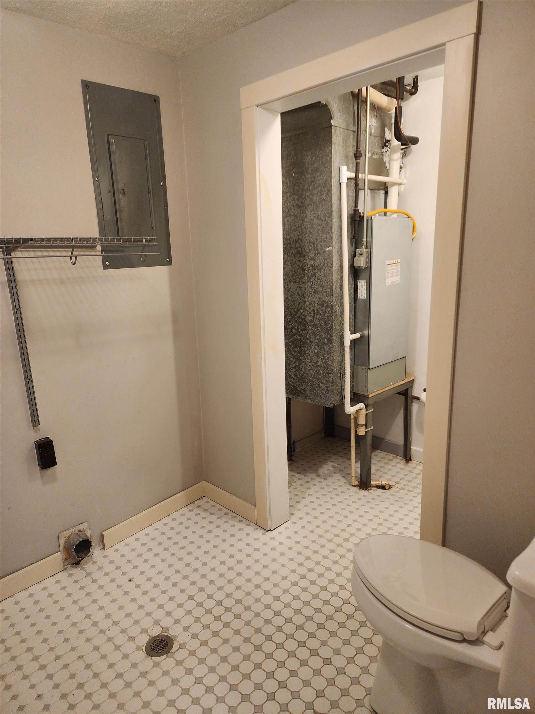 304 Southwest Arch Street Atlanta, IL 61723 - Photo 20 of 23