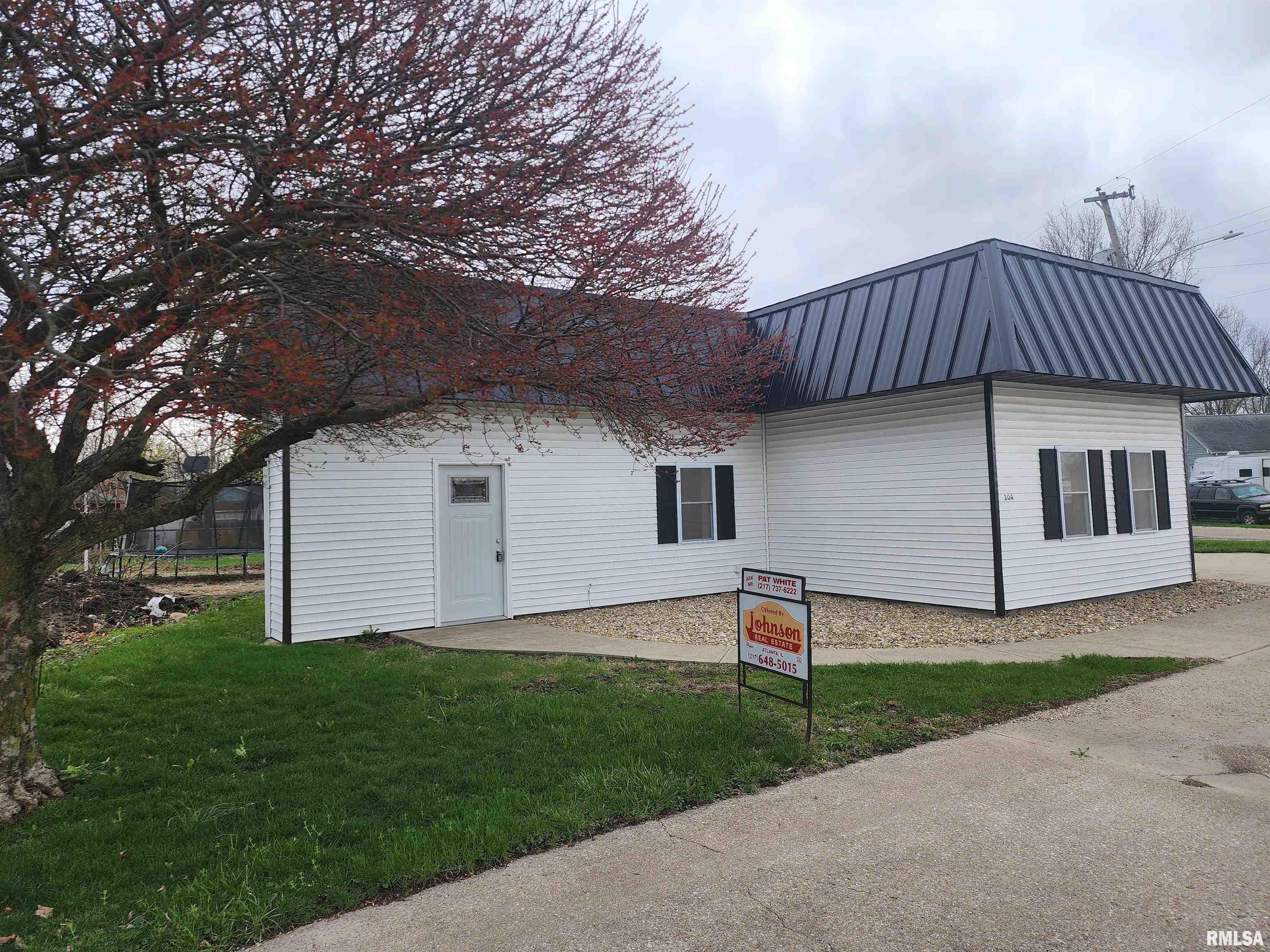 304 Southwest Arch Street Atlanta, IL 61723 - Photo 2 of 23