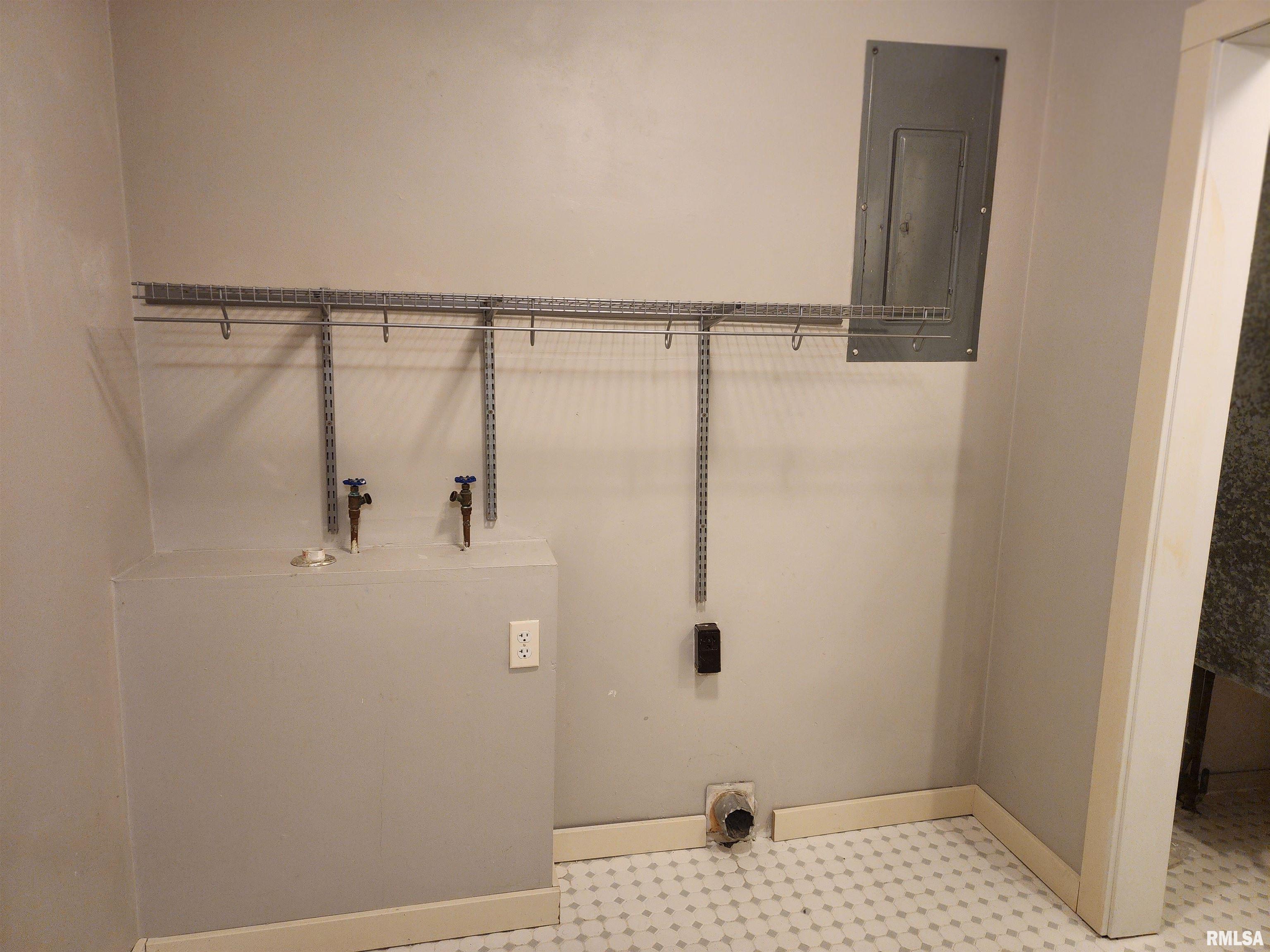 304 Southwest Arch Street Atlanta, IL 61723 - Photo 21 of 23