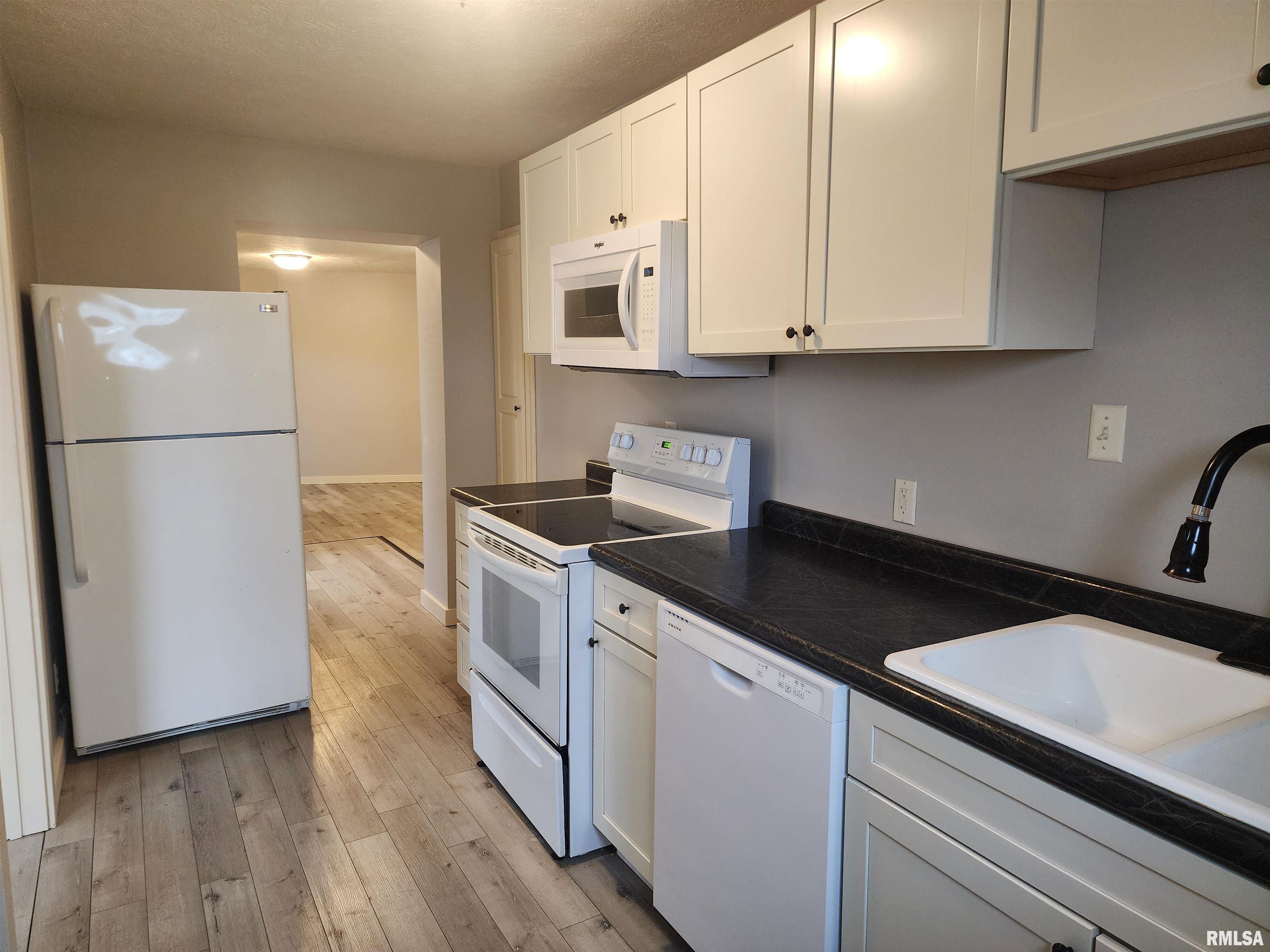 304 Southwest Arch Street Atlanta, IL 61723 - Photo 6 of 23