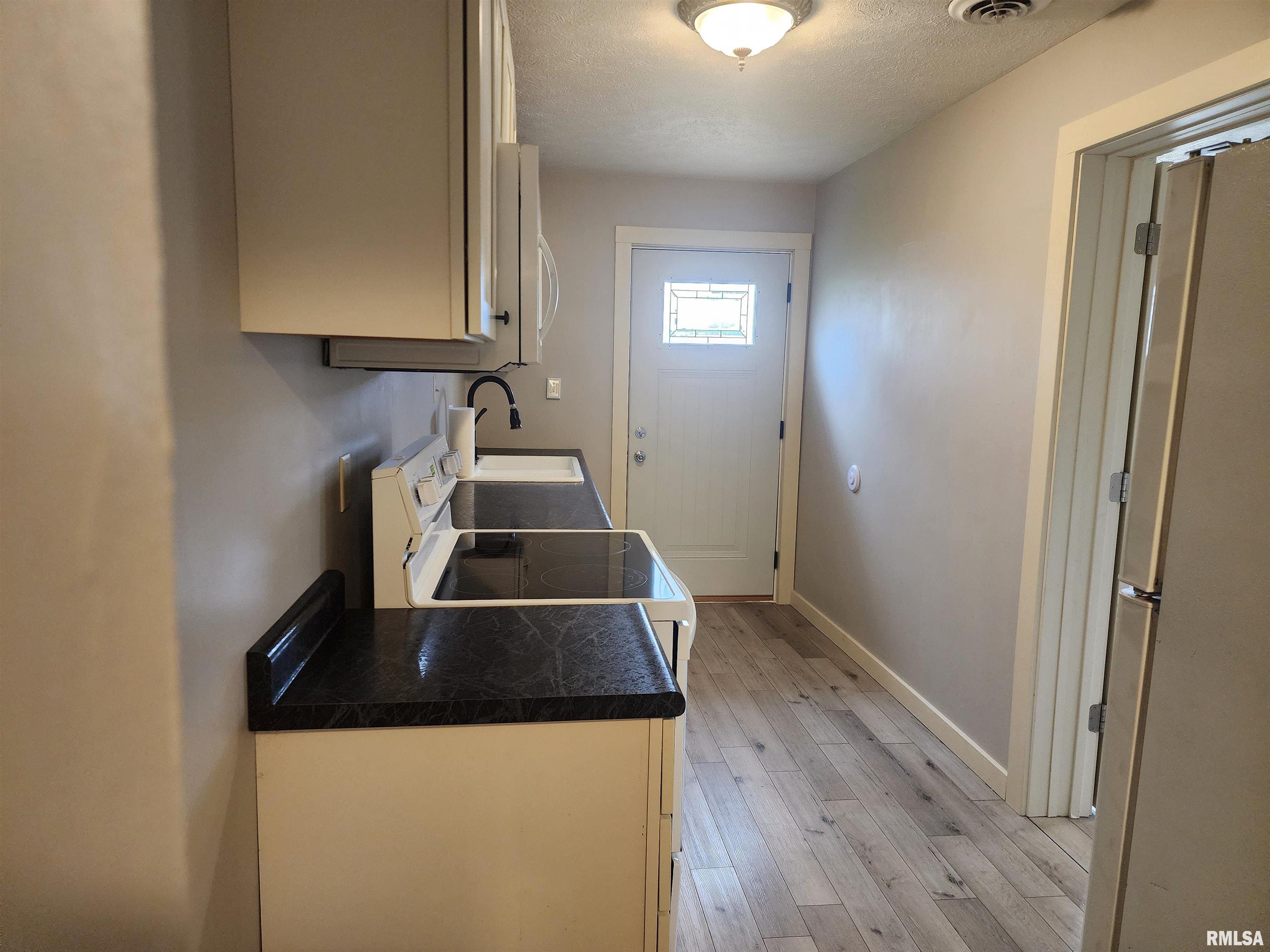 304 Southwest Arch Street Atlanta, IL 61723 - Photo 7 of 23