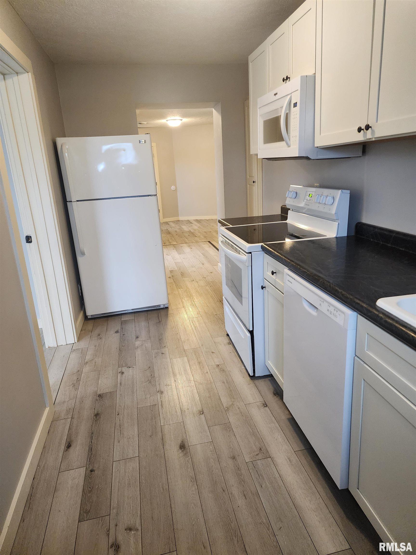 304 Southwest Arch Street Atlanta, IL 61723 - Photo 8 of 23