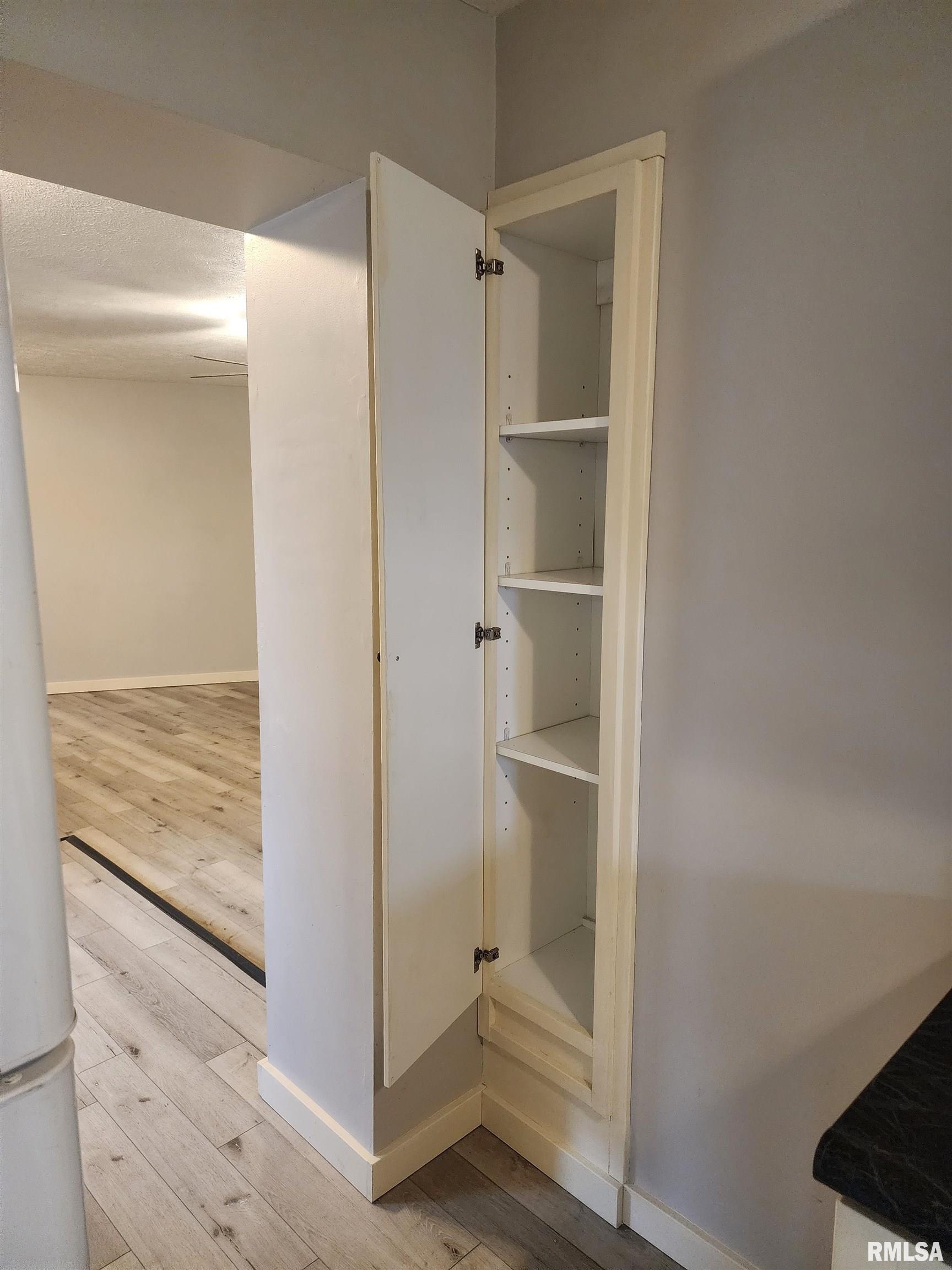 304 Southwest Arch Street Atlanta, IL 61723 - Photo 9 of 23