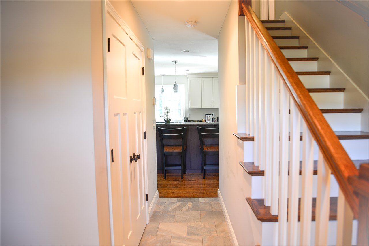 224 South Mammoth Road Manchester, NH 03109 - Photo 8 of 32