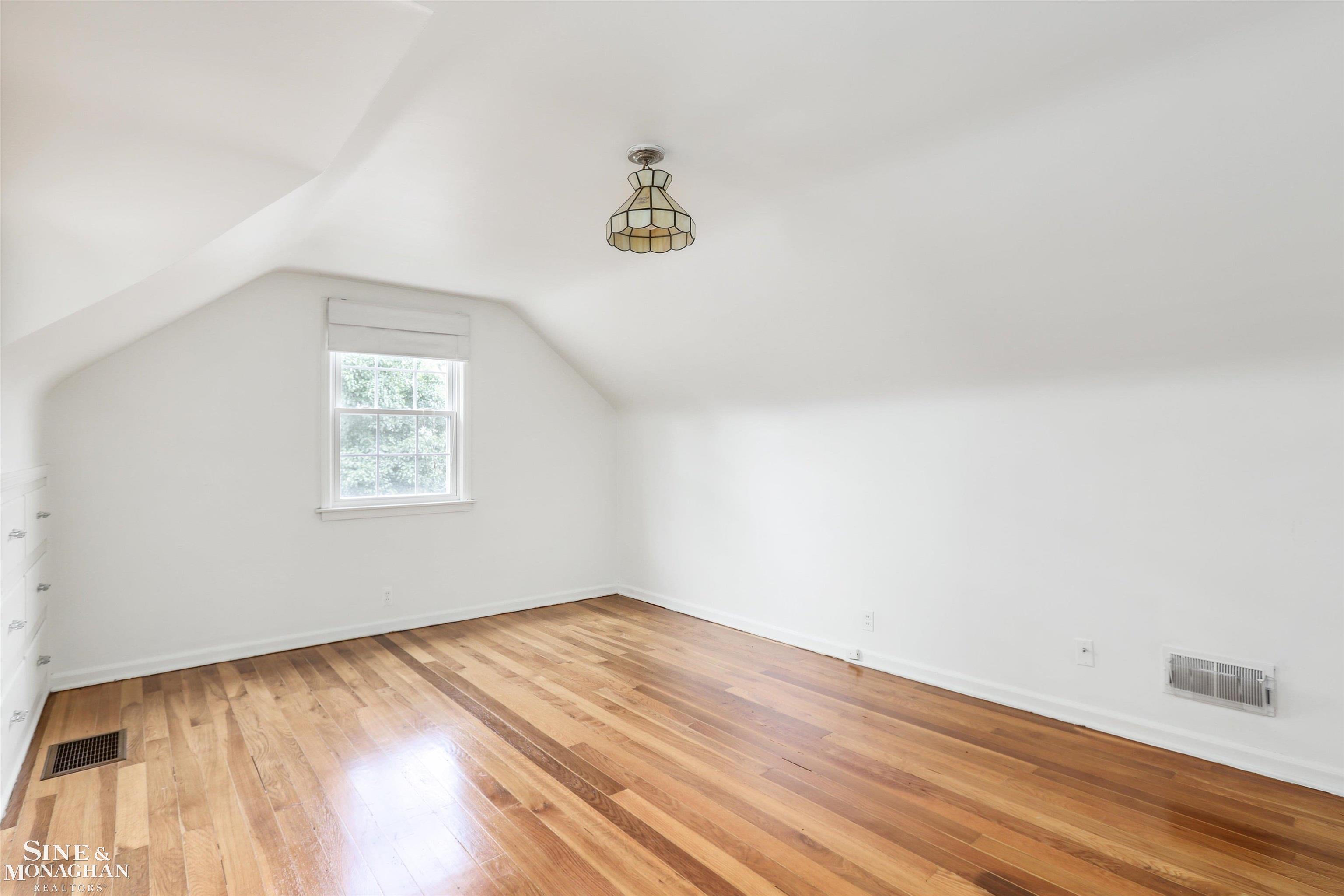 1466 Hampton Road Grosse Pointe Woods, MI 48236 - Photo 21 of 31