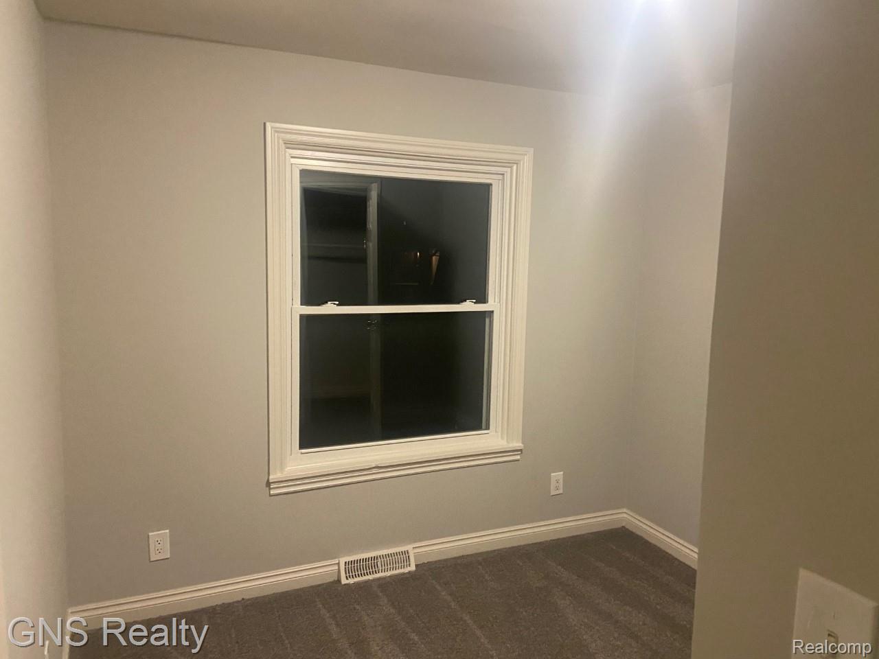 3870 Elmhurst Road Waterford, MI 48328 - Photo 18 of 26 1 21 - Copy.jpg