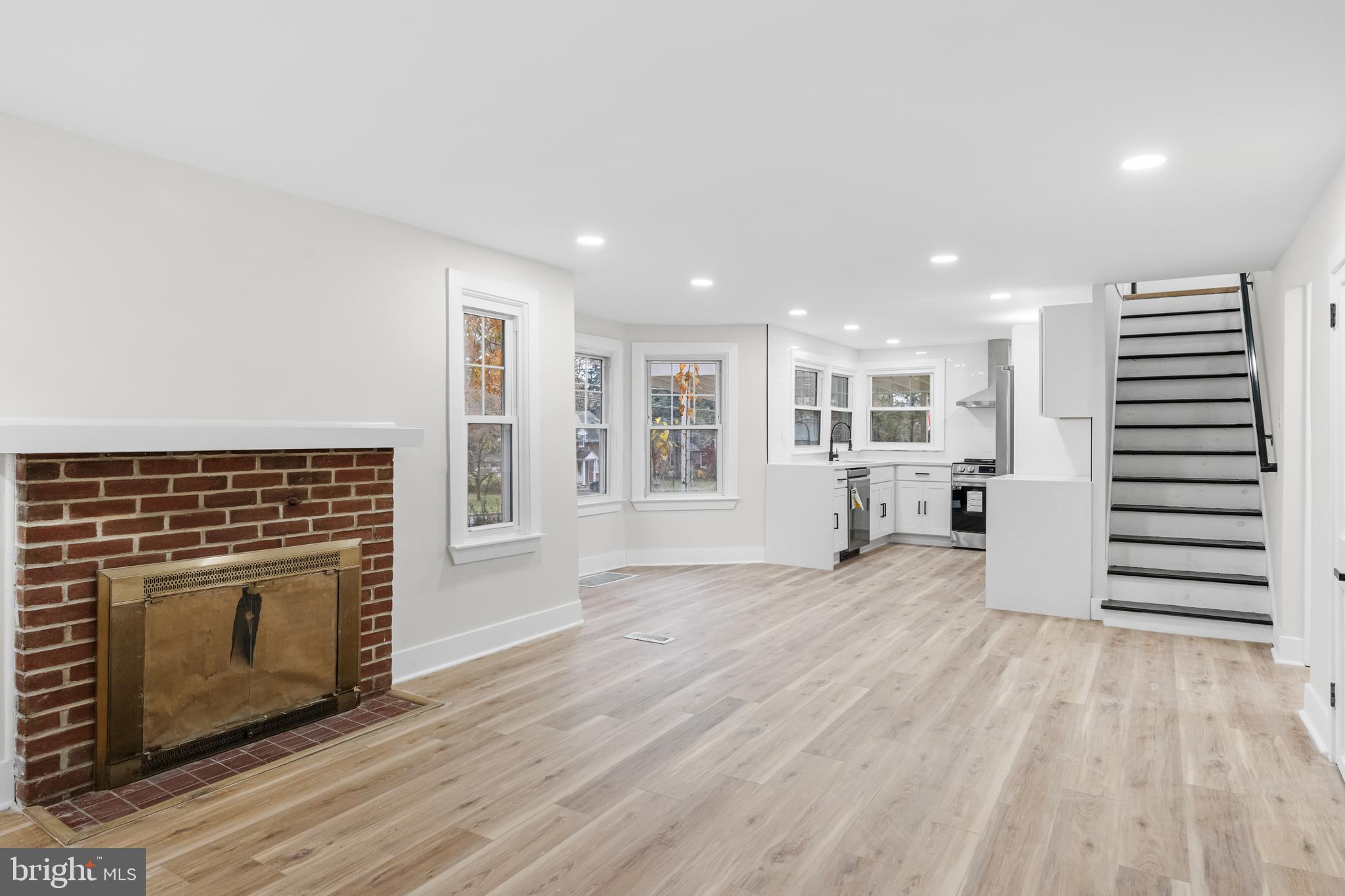 817 Beech Street Reading, PA 19605 - Photo 6 of 30