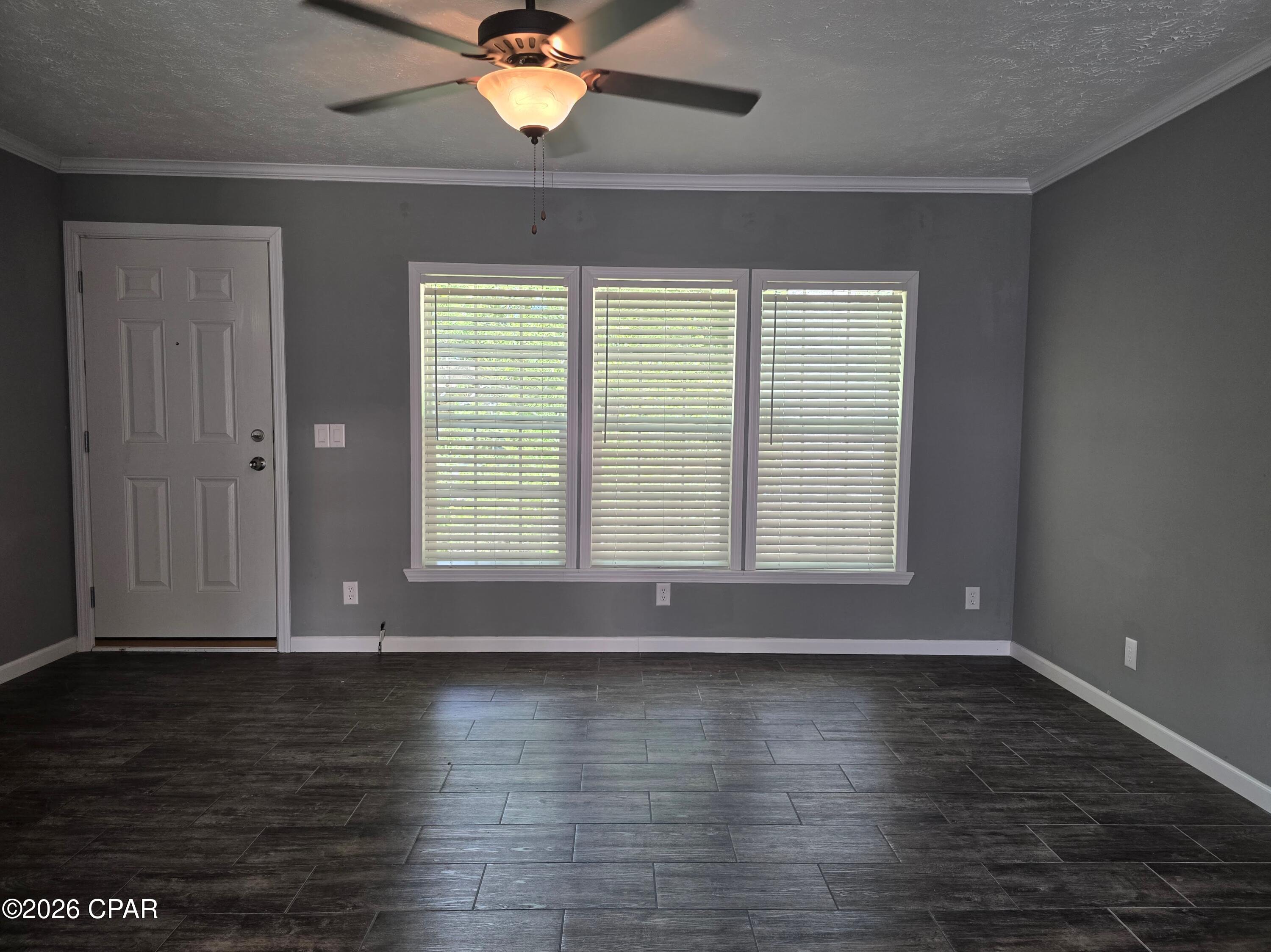 916 North Lloyd Street Crestview, FL 32536 - Photo 5 of 34