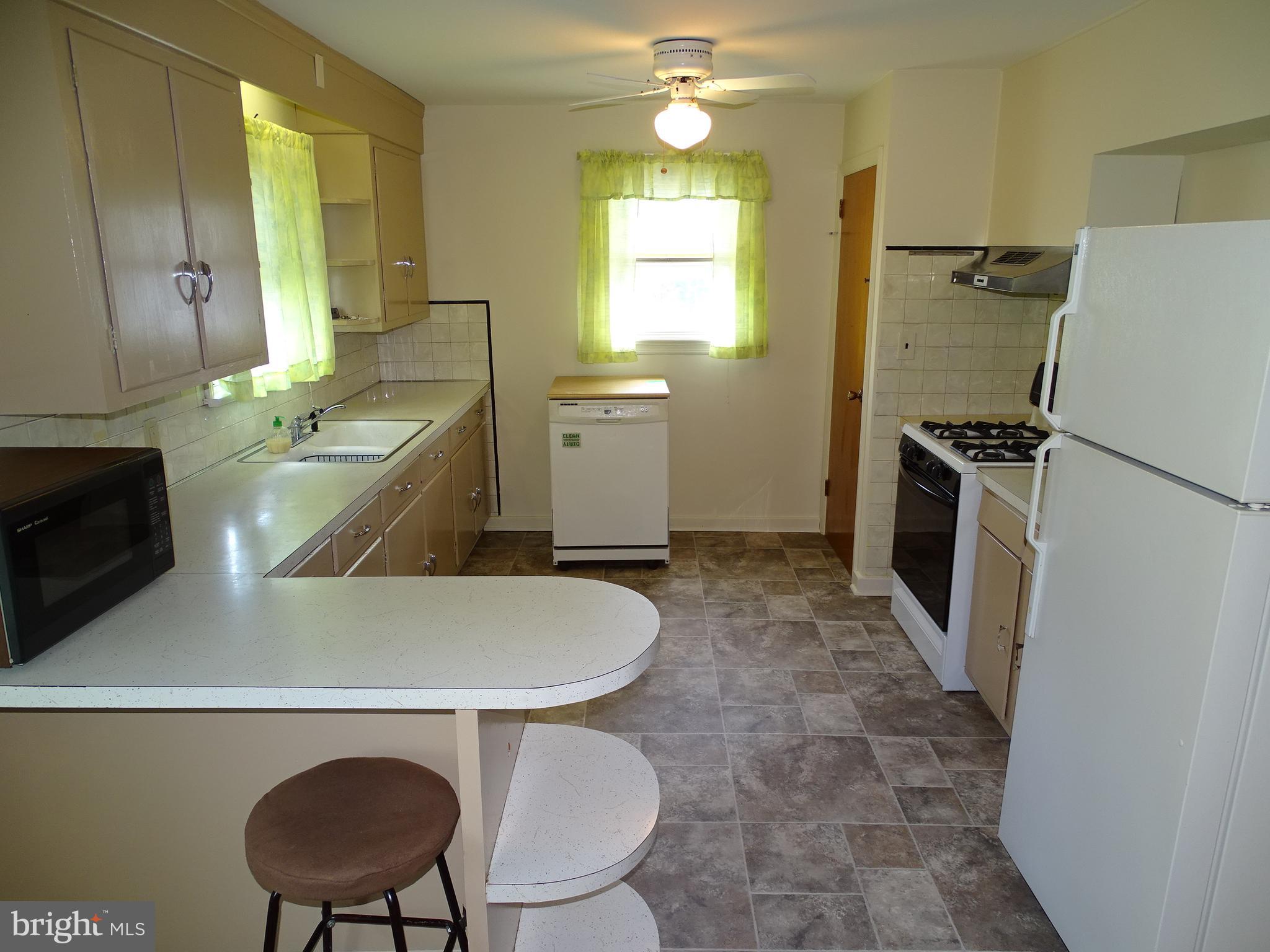 2441 Oakland Road Dover, PA 17315 - Photo 11 of 29 Kitchen