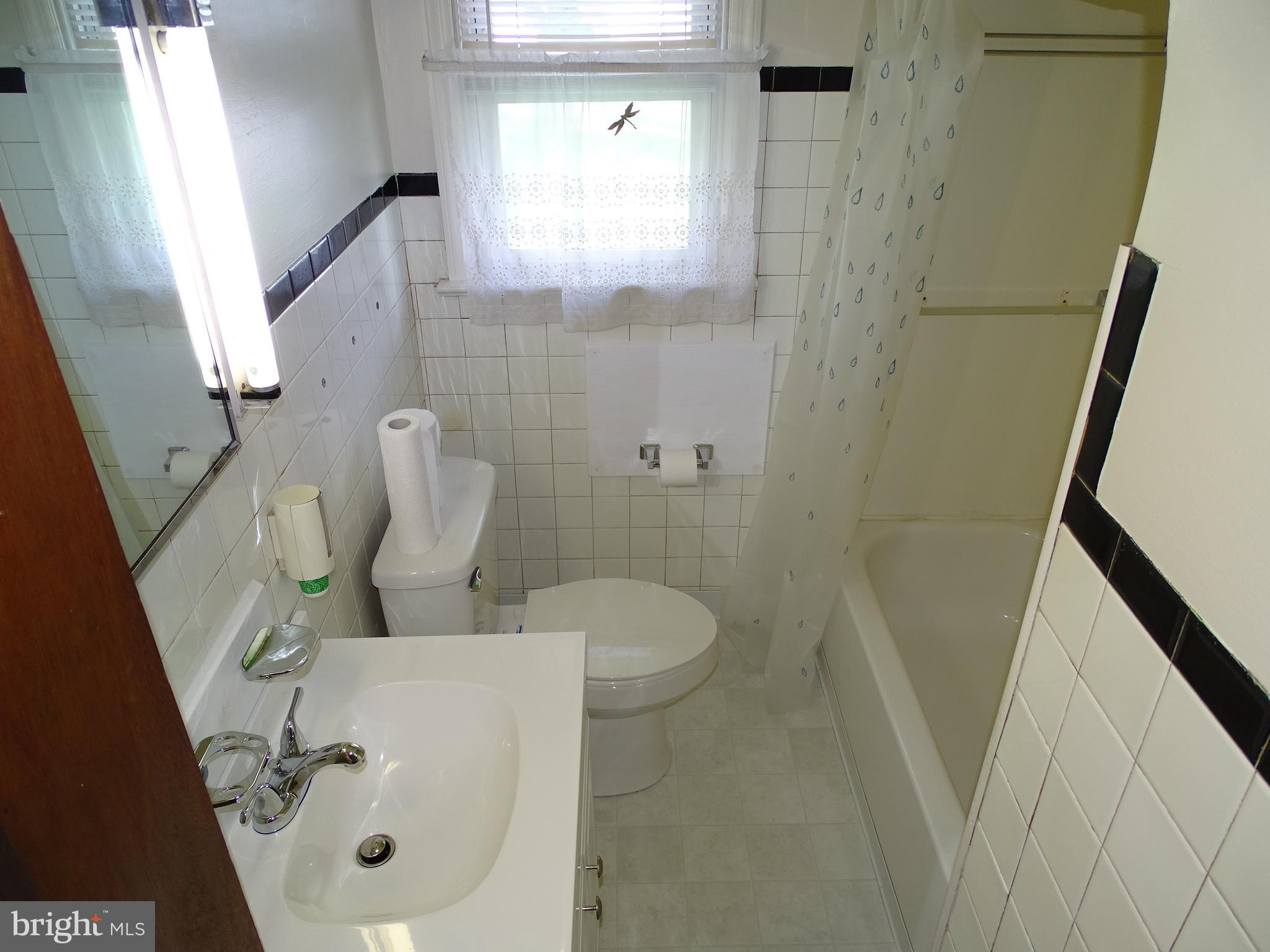 2441 Oakland Road Dover, PA 17315 - Photo 19 of 29 Full Bath