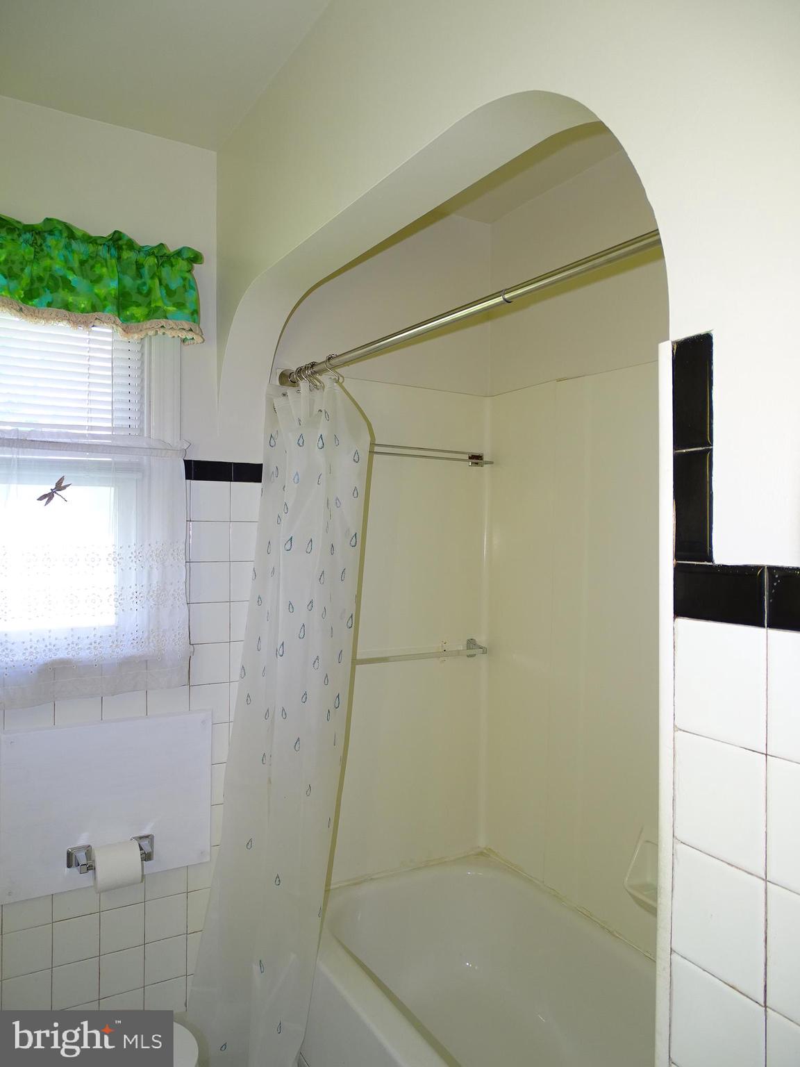 2441 Oakland Road Dover, PA 17315 - Photo 20 of 29 Full Bath