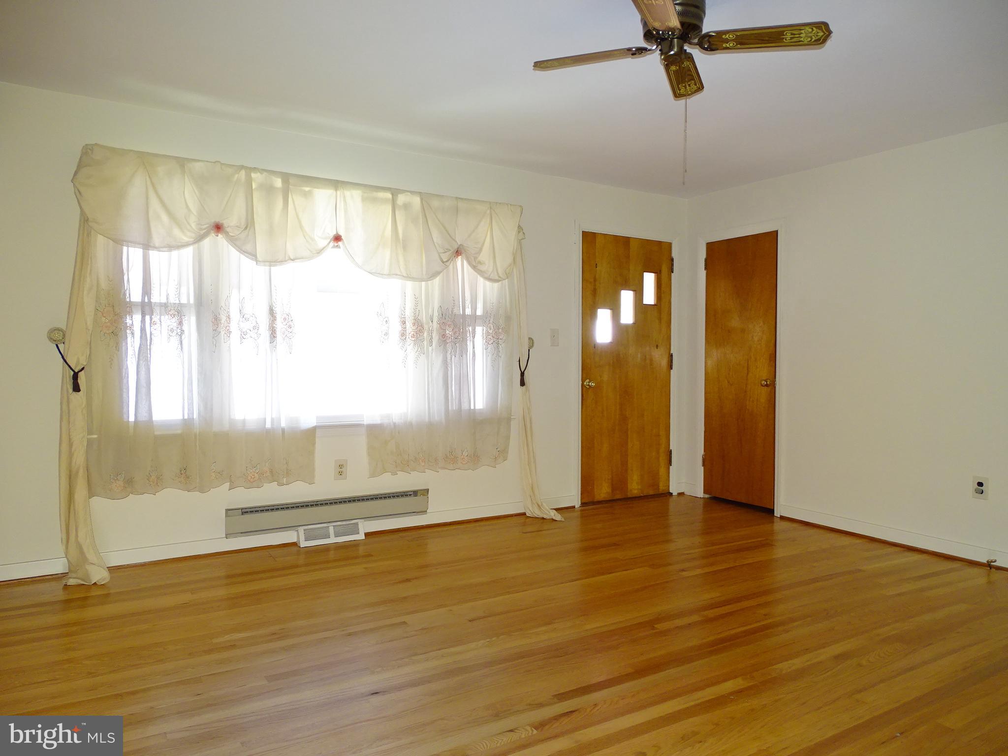 2441 Oakland Road Dover, PA 17315 - Photo 8 of 29 Living Room
