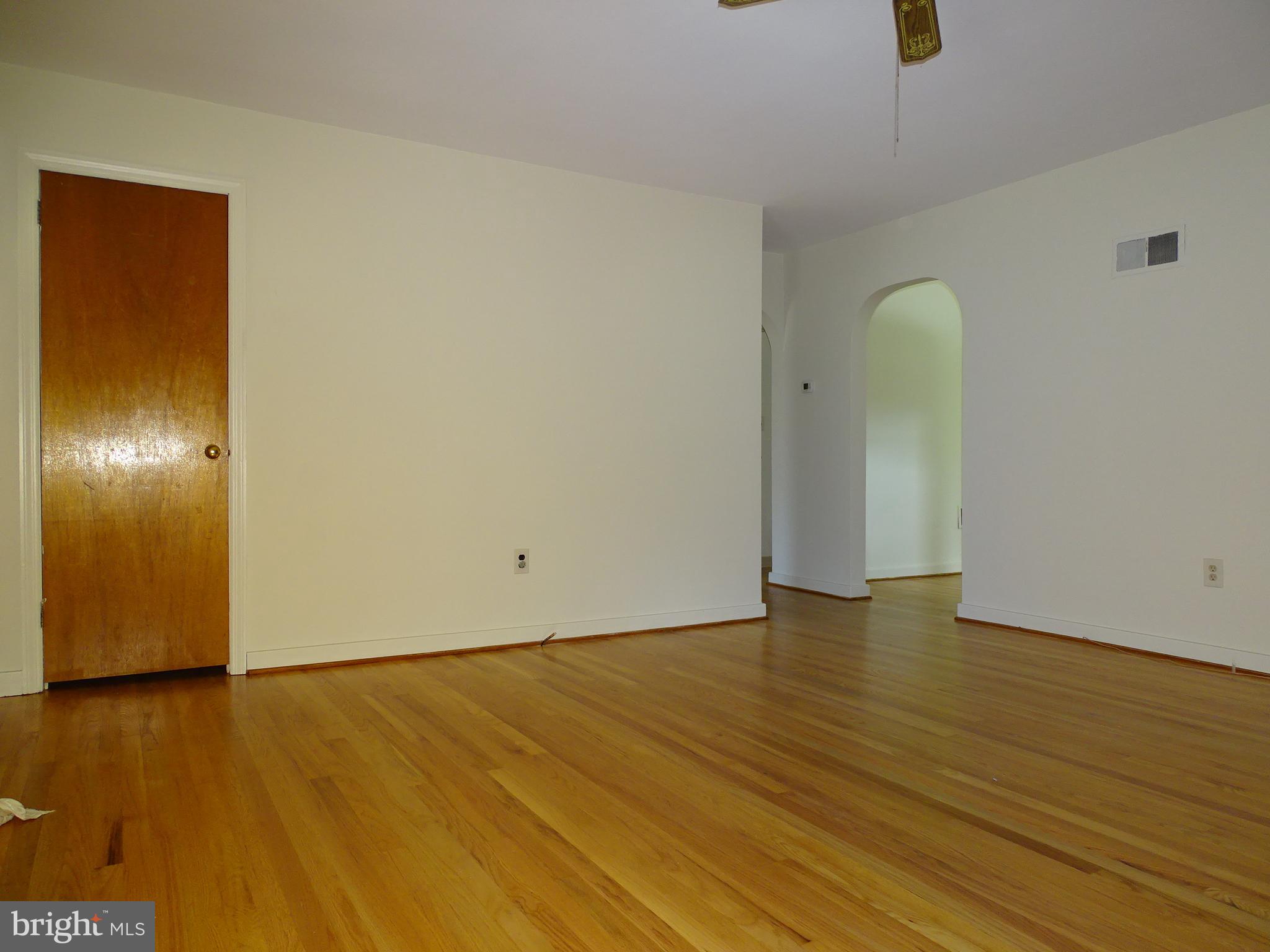 2441 Oakland Road Dover, PA 17315 - Photo 9 of 29 Living Room