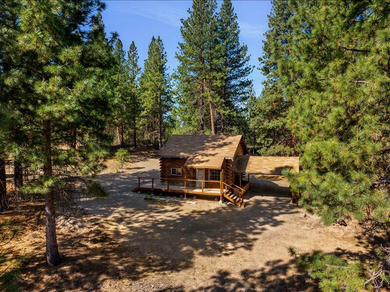 40060 Incline Drive Chiloquin, OR 97624 - Photo 3 of 26 a view of a patio with a tree