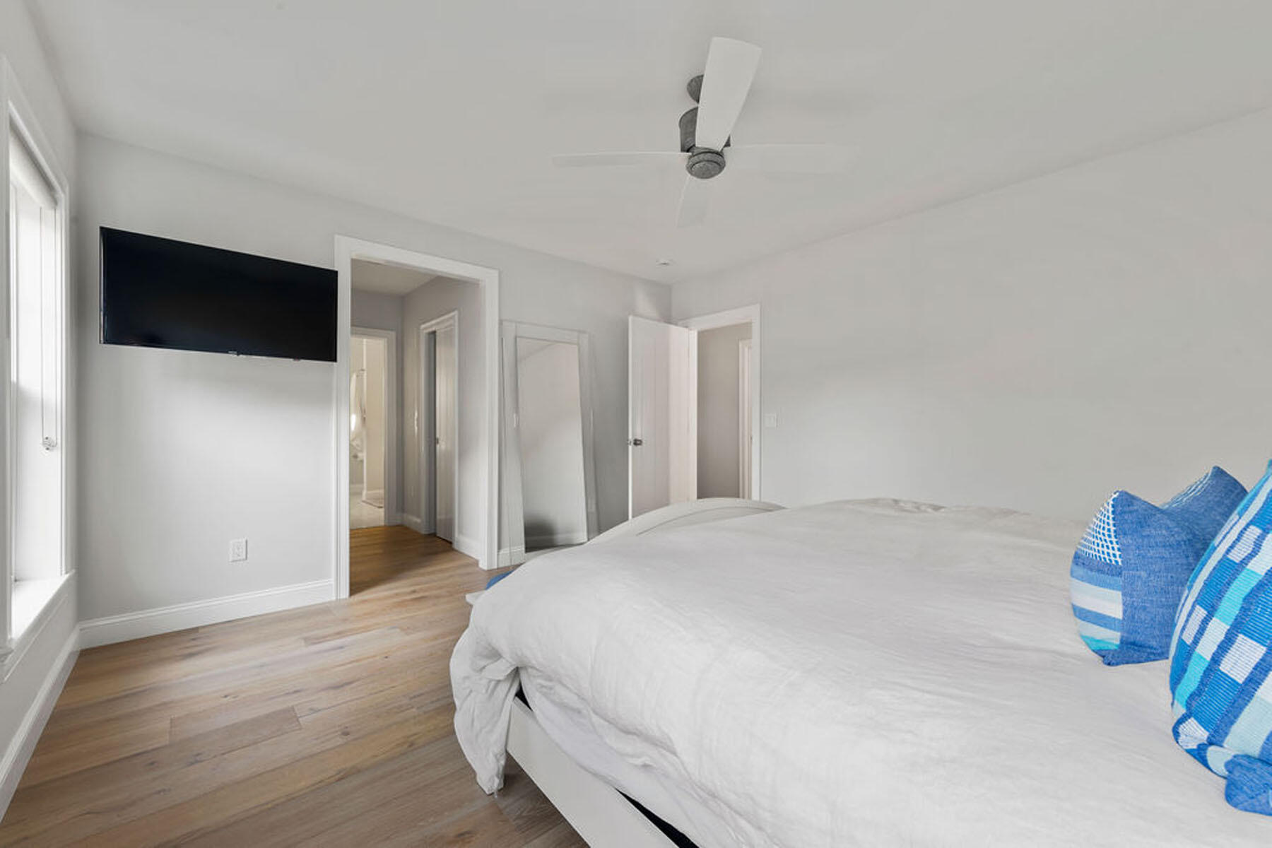 39 Cottage Lane Mashpee, MA 02649 - Photo 22 of 35 a spacious bedroom with a bed and a room
