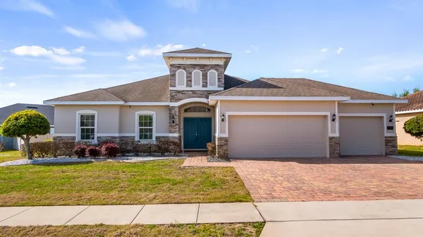 $475,000 | 476 Bellissimo Place, Howey-in-the-Hills, FL 34737
