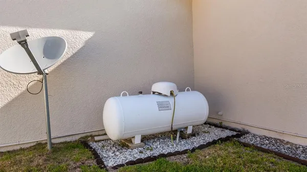 $475,000 | 476 Bellissimo Place, Howey-in-the-Hills, FL 34737