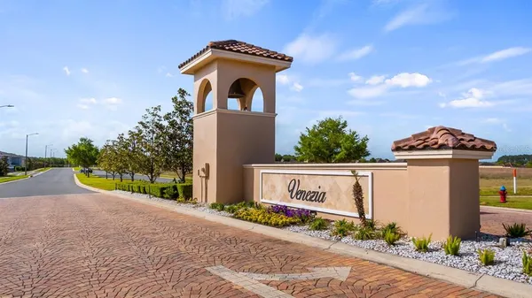 $475,000 | 476 Bellissimo Place, Howey-in-the-Hills, FL 34737