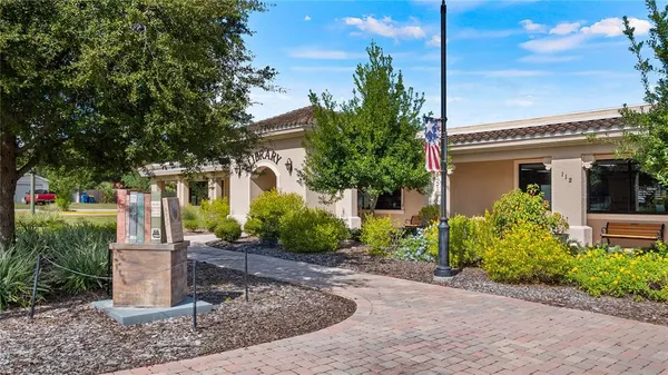 $475,000 | 476 Bellissimo Place, Howey-in-the-Hills, FL 34737