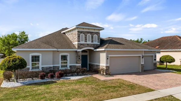 $475,000 | 476 Bellissimo Place, Howey-in-the-Hills, FL 34737