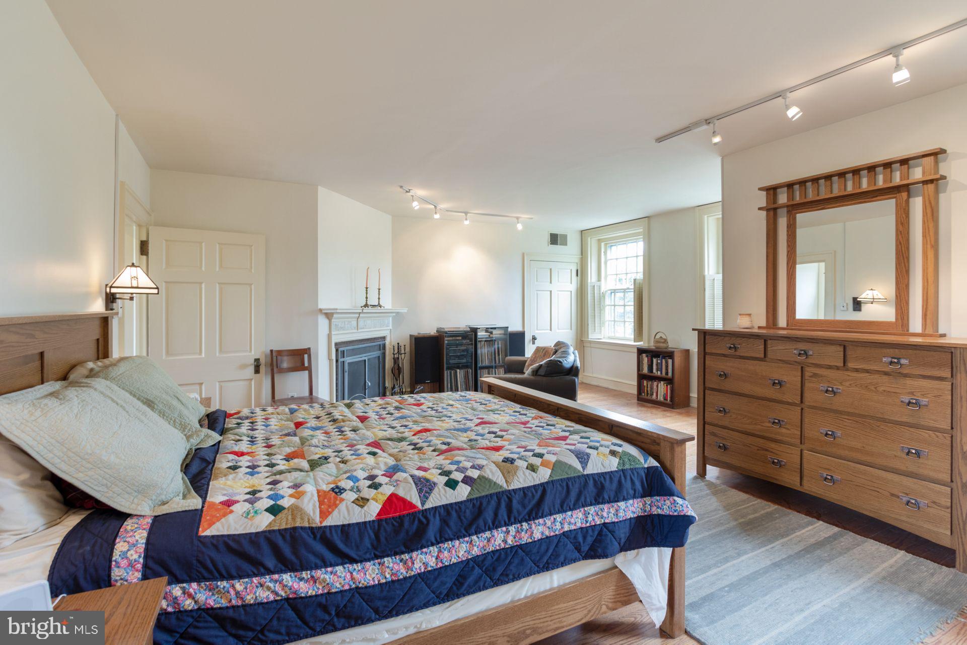 115 Roumfort Road, Unit 1 Philadelphia, PA 19119 - Photo 23 of 39