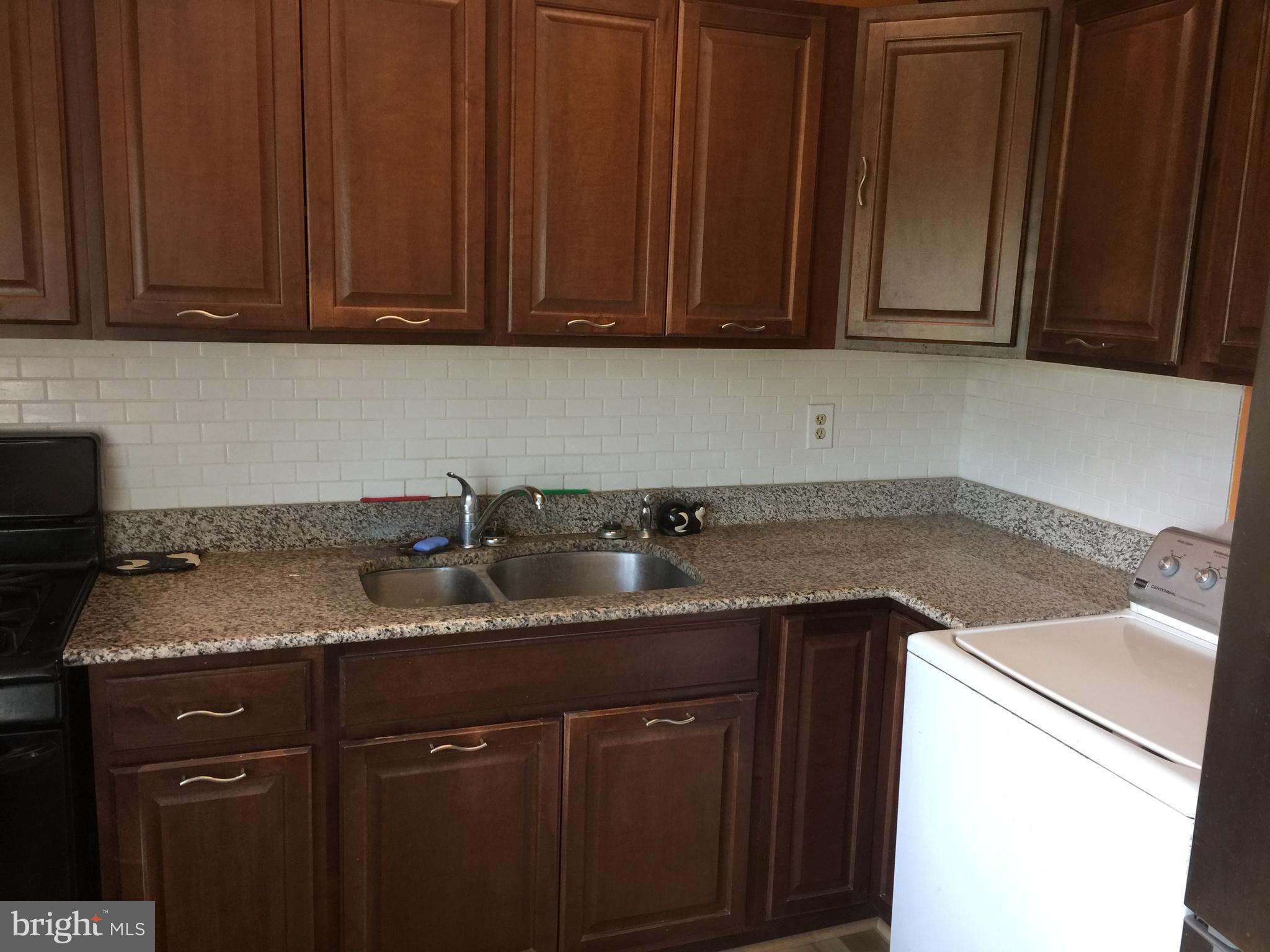 15 Queens Bridge Road Levittown, PA 19057 - Photo 14 of 34 Kitchen