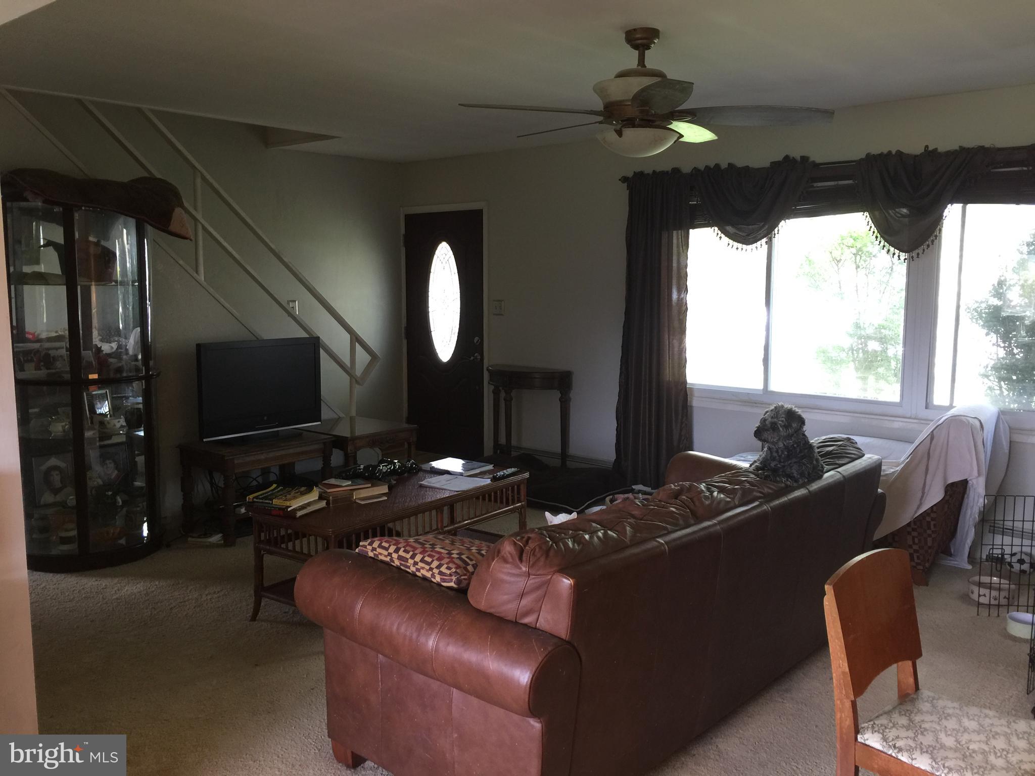 15 Queens Bridge Road Levittown, PA 19057 - Photo 8 of 34 Living Room