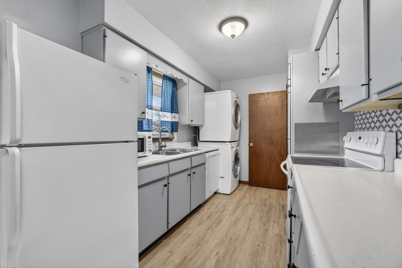 609 West Le Claire Road Eldridge, IA 52748 - Photo 11 of 25