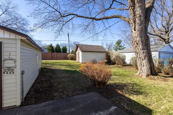 $225,000 | 609 West Le Claire Road, Eldridge, IA 52748