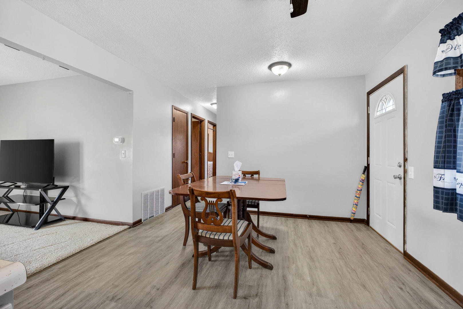 609 West Le Claire Road Eldridge, IA 52748 - Photo 5 of 25