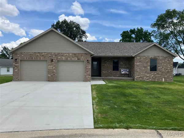 $389,900 | 1450 Hodapp, Carlyle, IL 62231