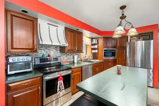 $389,900 | 6895 Hughes Road East, Marshall, NY 13328