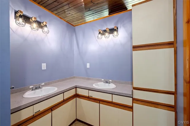 $389,900 | 6895 Hughes Road East, Marshall, NY 13328