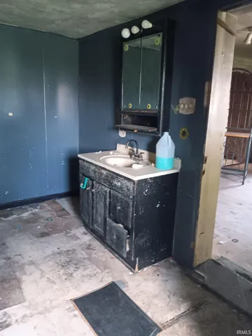 $61,750 | 321 North Chicago Avenue, Brazil, IN 47834