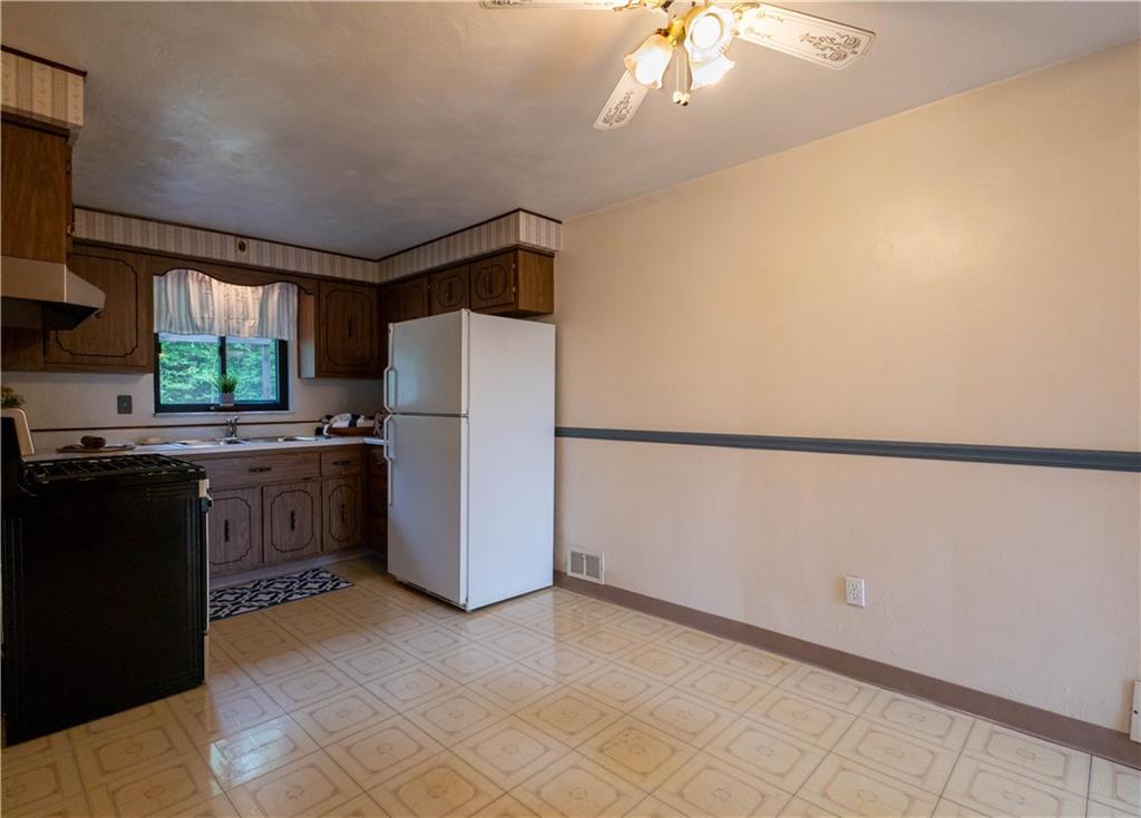 9911 Walker Road Elizabeth, PA 15037 - Photo 5 of 17 Gallery Image 5