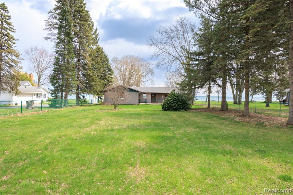 8171 Lakeshore Road Lexington, MI 48450 - Photo 5 of 45