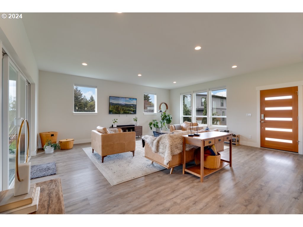 1036 Multnomah Road Hood River, OR 97031 - Photo 11 of 48 Gallery Image 11