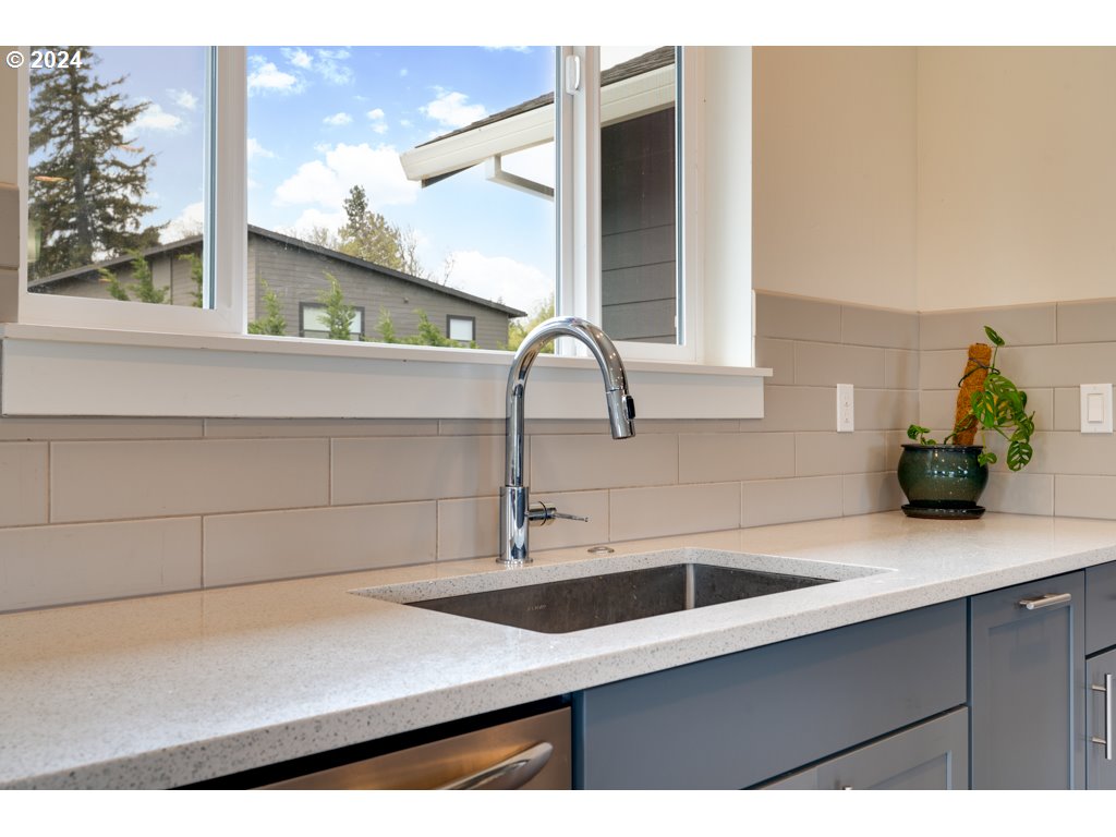 1036 Multnomah Road Hood River, OR 97031 - Photo 16 of 48 Gallery Image 16