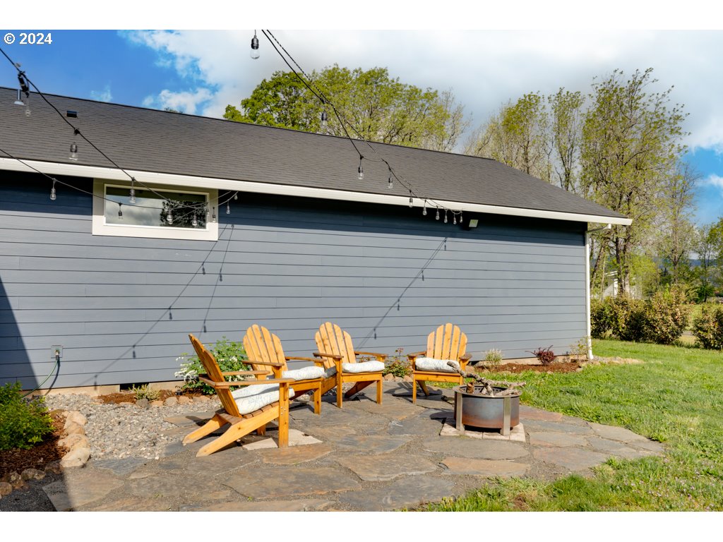 1036 Multnomah Road Hood River, OR 97031 - Photo 5 of 48 Gallery Image 5
