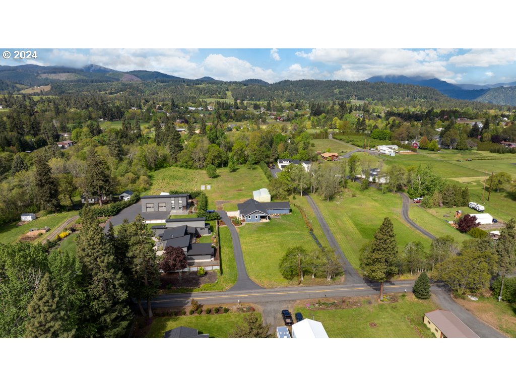 1036 Multnomah Road Hood River, OR 97031 - Photo 6 of 48 Gallery Image 6