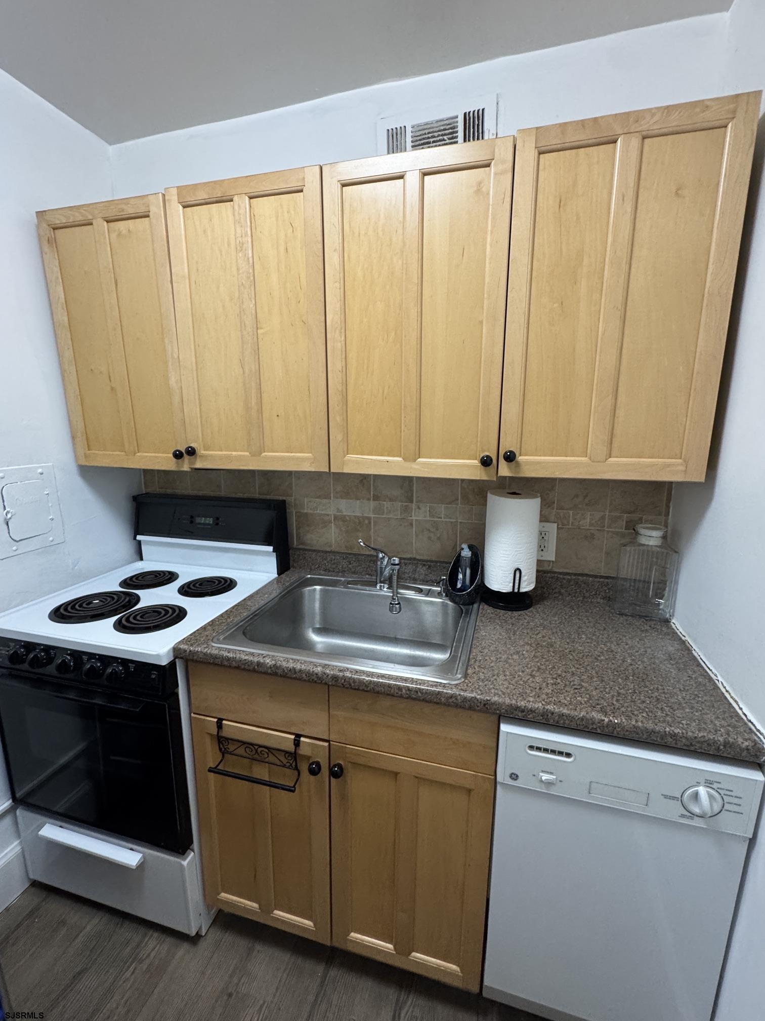 101 South Raleigh Avenue, Unit 827 Lower Chelsea, NJ 08401 - Photo 3 of 17