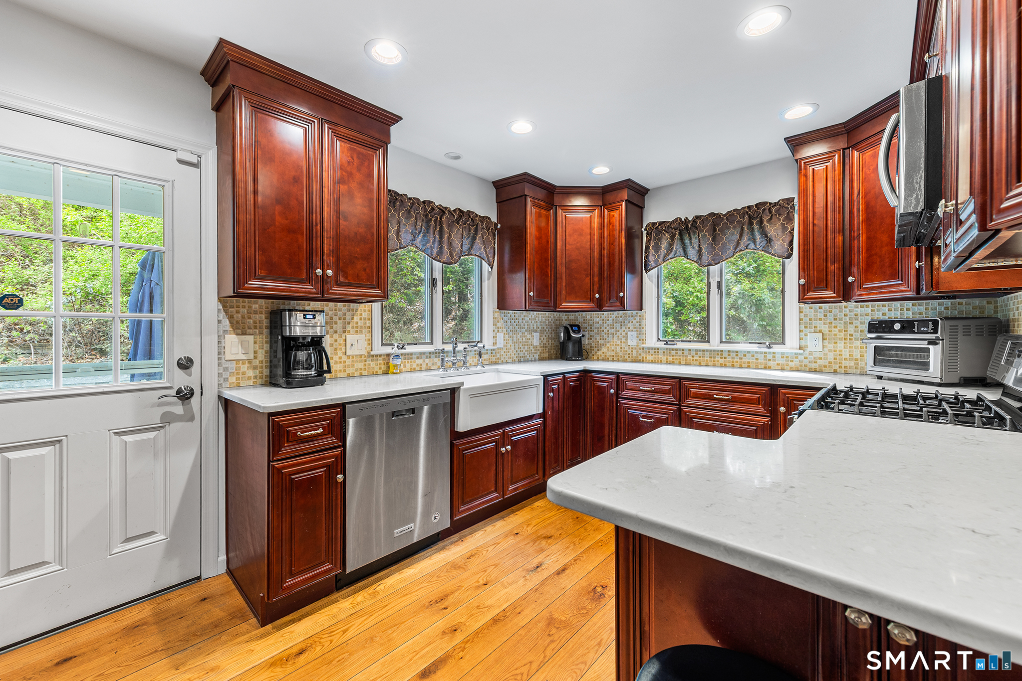 557 Candlewood Lake Road Brookfield, CT 06804 - Photo 9 of 33