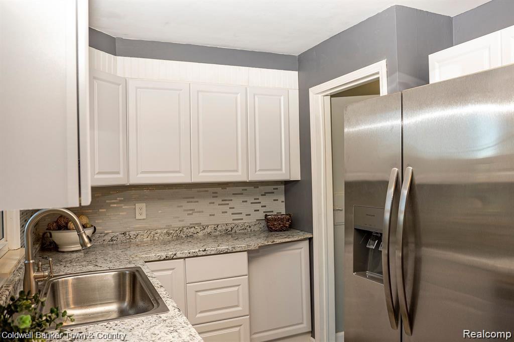 21260 Ridgedale Street Oak Park, MI 48237 - Photo 4 of 23